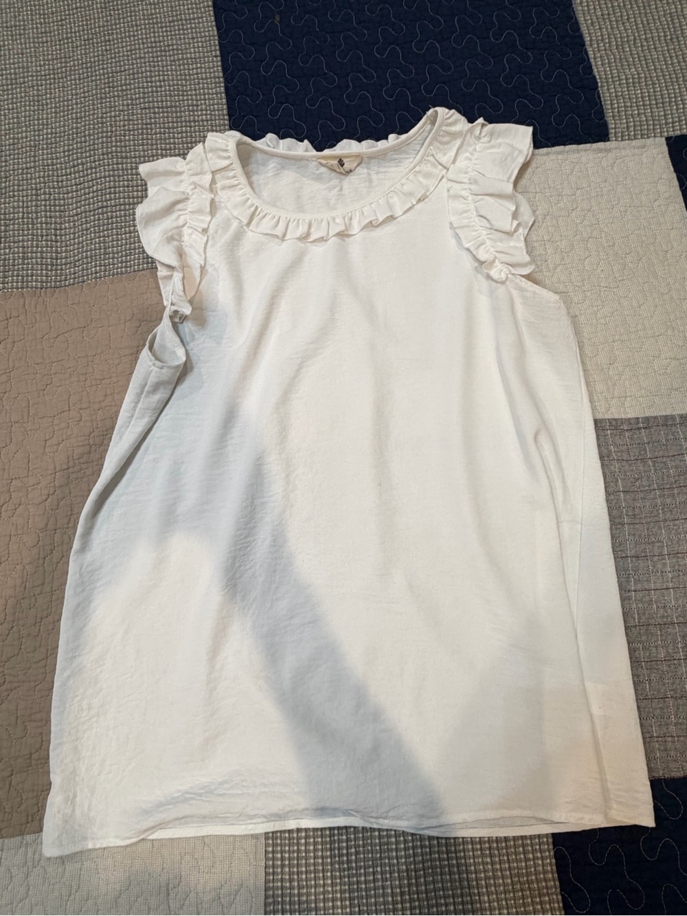 Women’s XL Ruffled Sleeveless White Tank Top